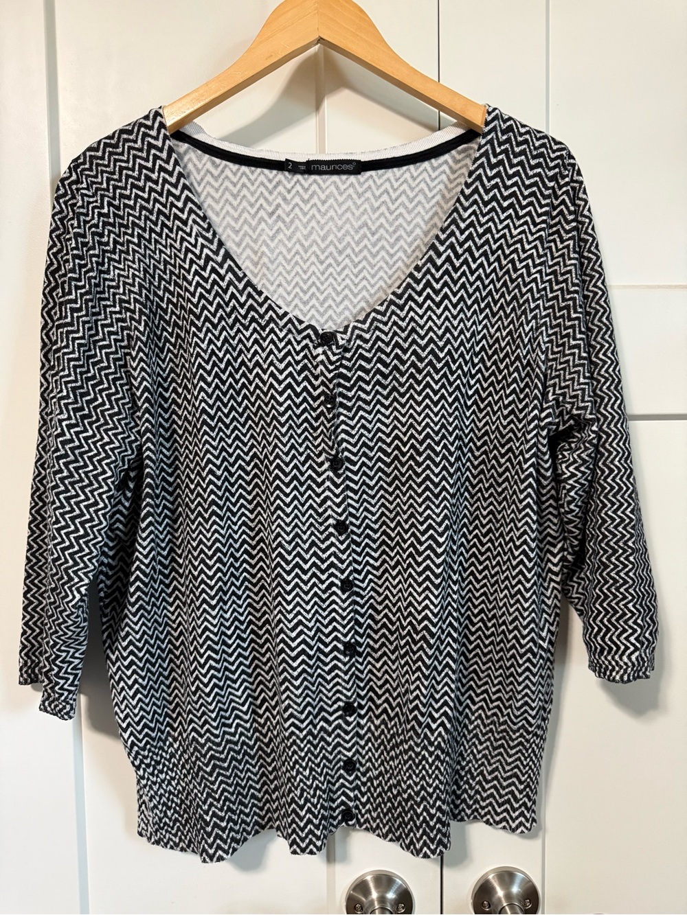 Maurices Black & White Zigzag Button-Down cardigan lightweight size 2 20-22